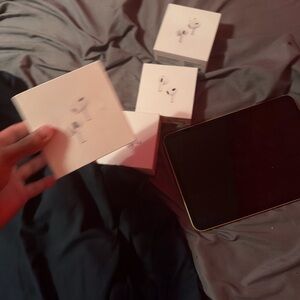 Apple White Earbud Headphones